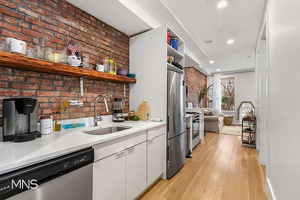 Rented by MNS | media 28