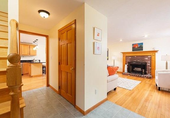 2nd image of 118 Summer St
