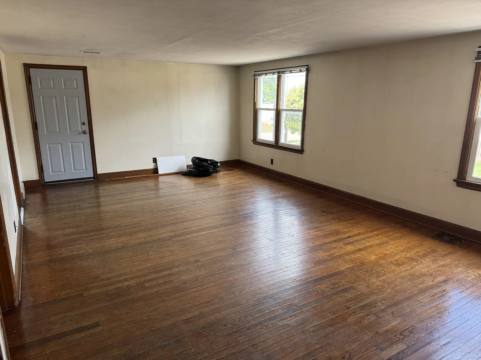 3 bed, $999 — Photo 2