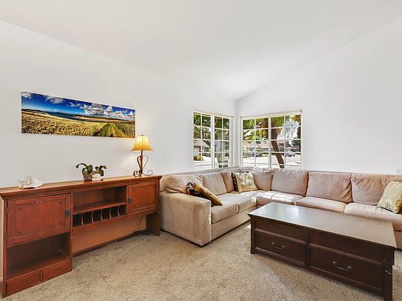 4th image of 668 Thunderbird Dr