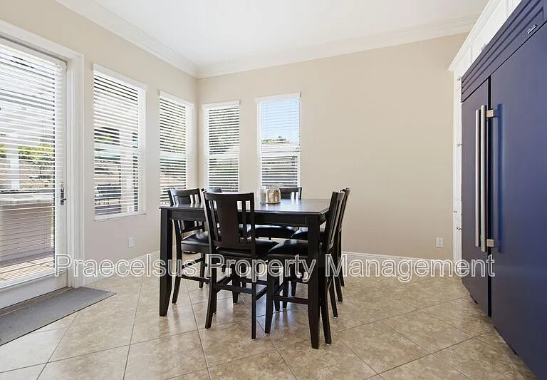 2792 Camphor Ct — Photo 5
