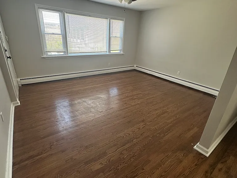 64 40th St #1L — Photo 10