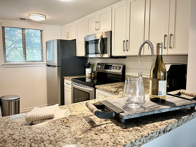 1 Tanglewood Dr #505 — Photo 8