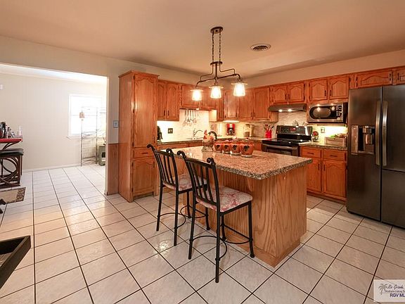 5th image of 209 E Linda St