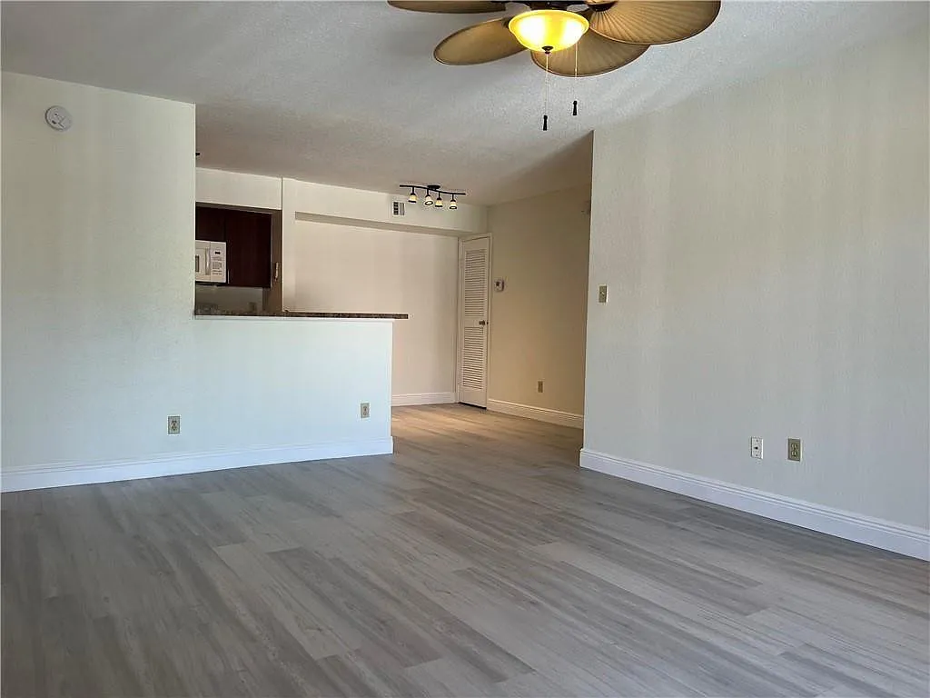 2 bed, 2.0 bath, 1000 sqft, $2,150 — Photo 3