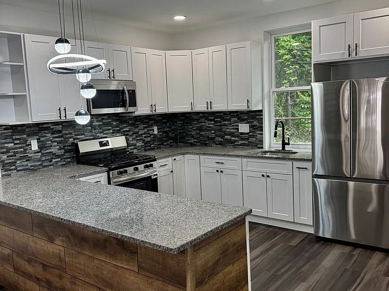 2144 W Grange Ave — Photo 3