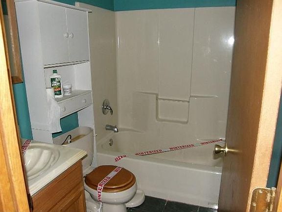 2nd image of 523 Stanford Ave