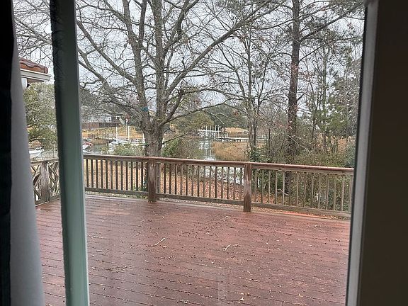 4th image of 667 Hughes Rd