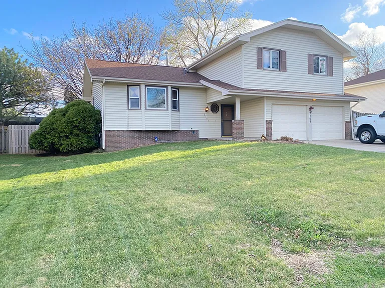 2103 Morrie Dr — Photo 1