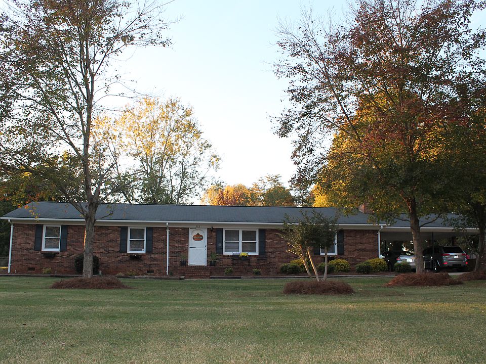 202 Edgewood Circle