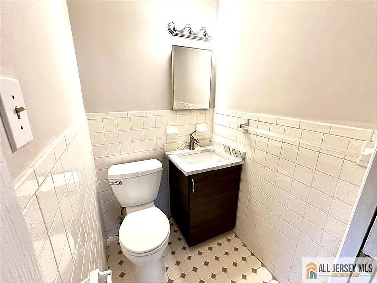 909 Hermann Rd — Photo 11