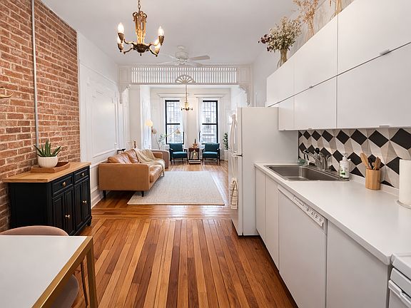 2nd image of 447 Jefferson Ave APT 1R