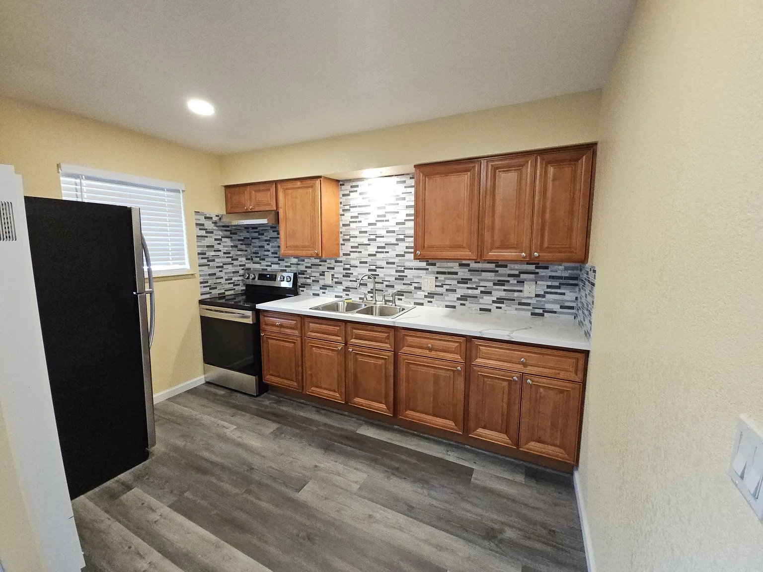Jasmine Apartments - 1250-13 FR — Photo 2