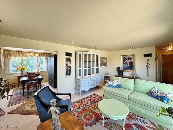 5th image of 409 Westwood Dr