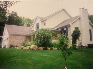 18166 Hickory Ridge Rd, Fenton, MI 48430