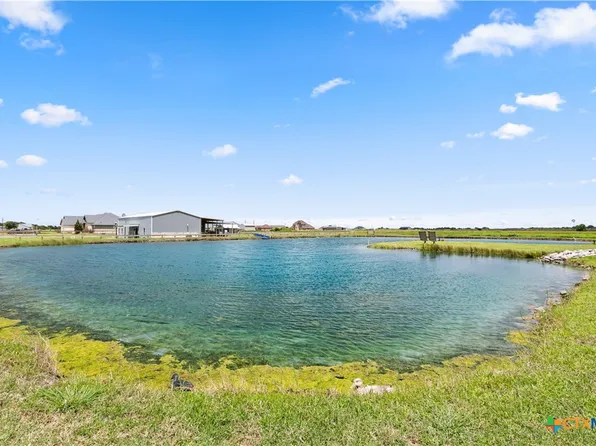 1845 Royal Rd, Port Lavaca, TX 77979