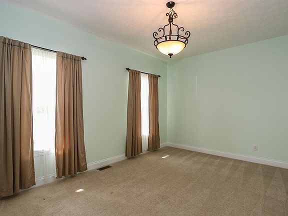 3rd image of 1332 Lyndhurst Dr