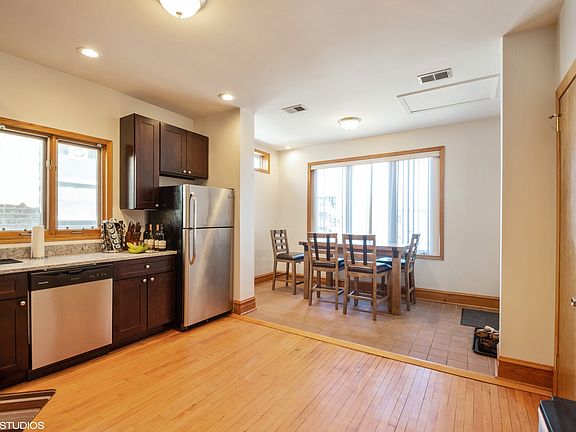 3rd image of 3541 N Claremont Ave