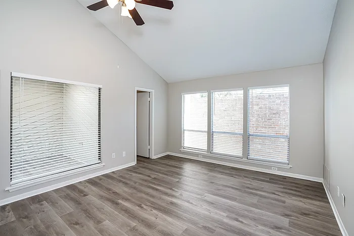 13823 Swiss Hill Dr — Photo 10