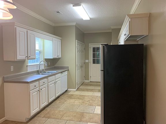 3rd image of 948 McAllister Dr