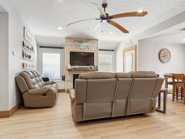 241 Mullet Dr, Freeport, FL 32439