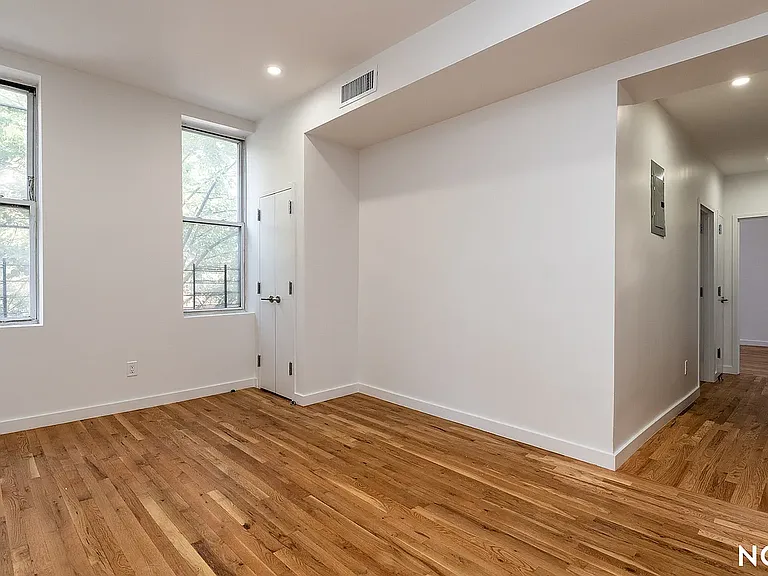 160 Johnson Ave #2E — Photo 3