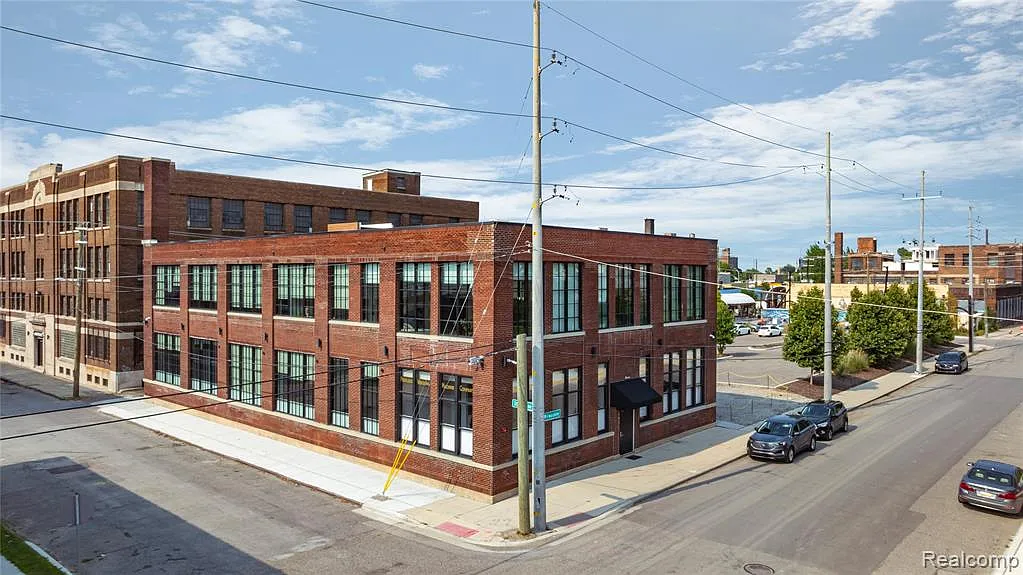 Building Photo - 603 E Milwaukee St #103
