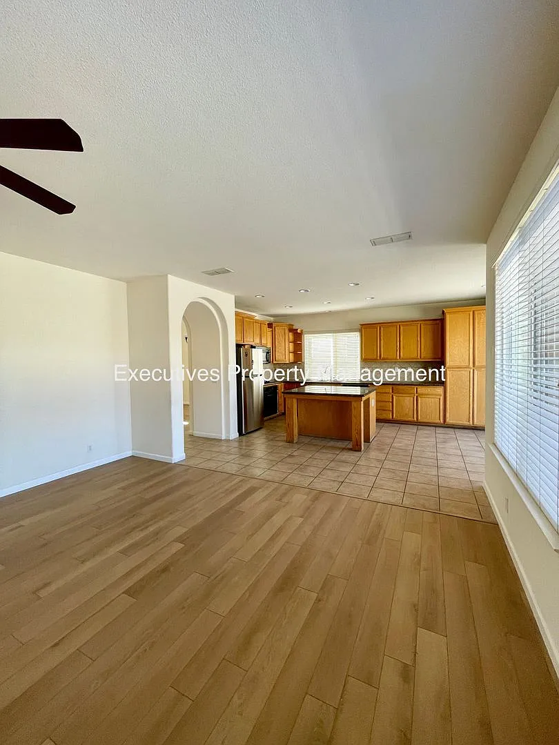 House For Rent | 733 Round Hill Dr, Merced — Photo 4