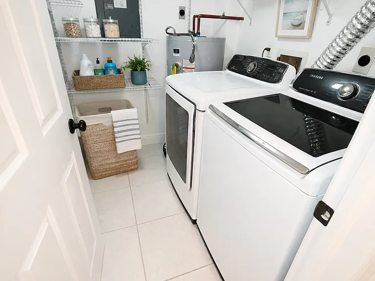 Laundry Room. Virtually Staged for illustrative purposes only. Rental is unfurnished.