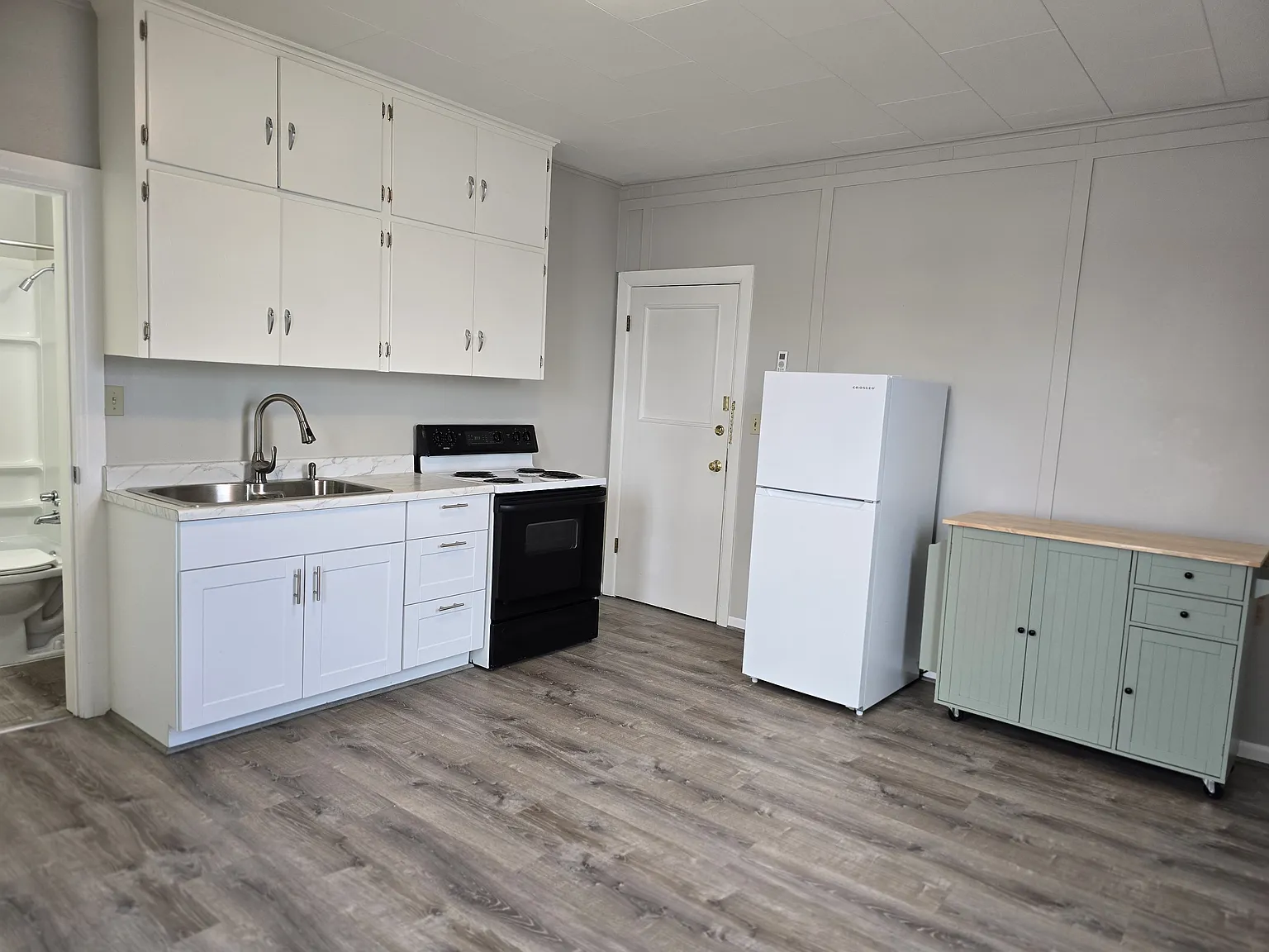 Studio, $790 — Photo 2