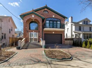 3812 212th St, Bayside, NY 11361