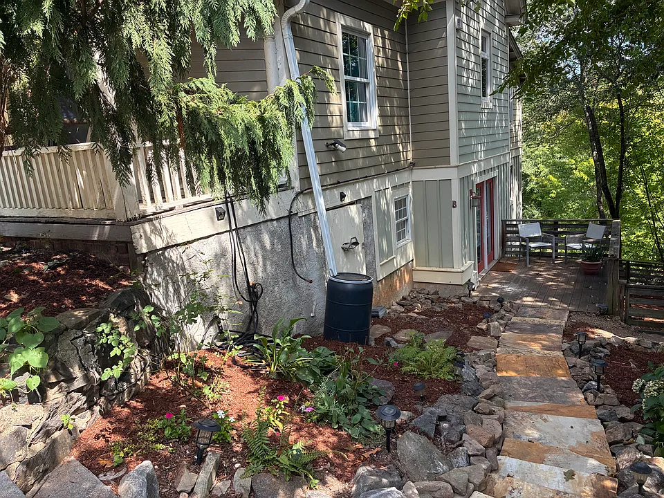24 Jefferson Dr #1