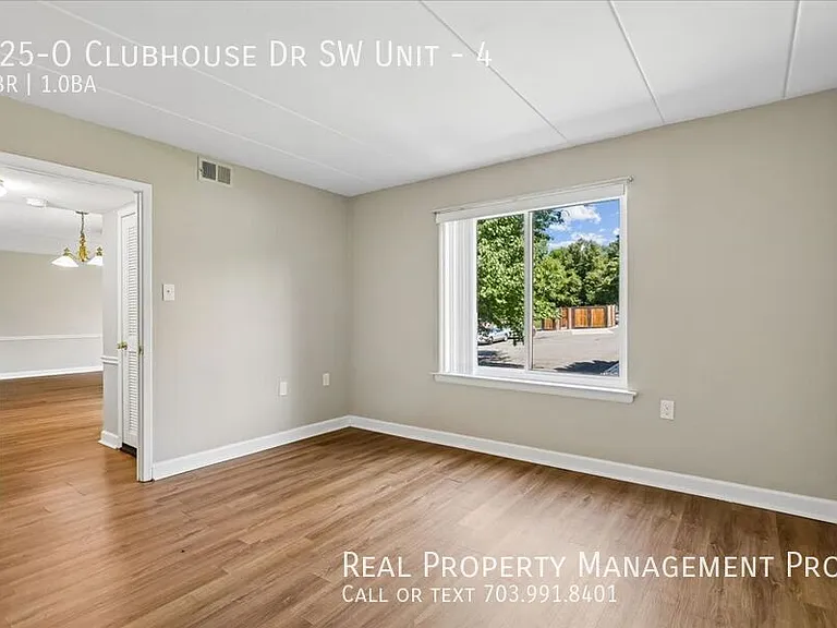 125O Clubhouse Dr SW #4 — Photo 11