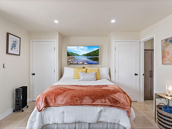 4th image of 1816 N Bellflower Blvd