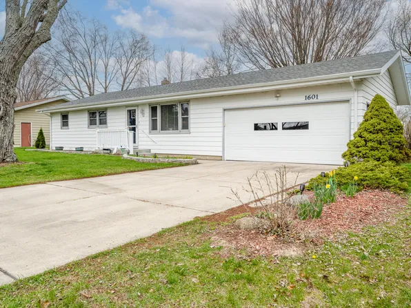 1601 Barbara Ann Dr, Stevensville, MI 49127