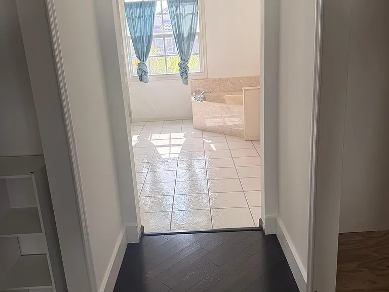 1226 Avondale Ln — Photo 9