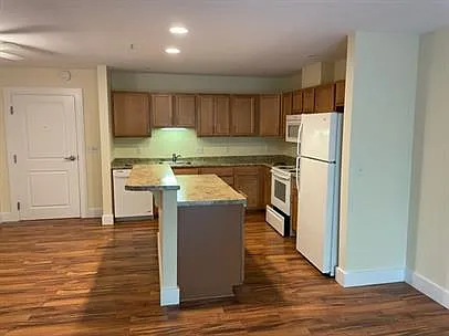 Highland Commons - 305 — Photo 1