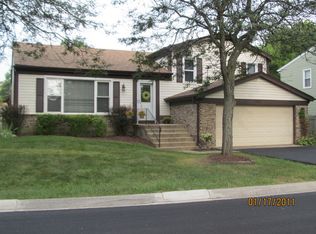 552 Iroquois Trl, Carol Stream, IL 60188
