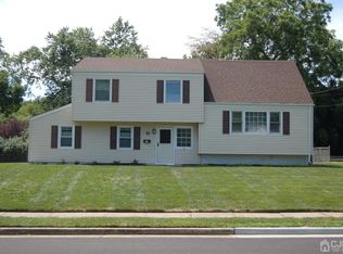 11 Sterling Ct, East Brunswick, NJ 08816