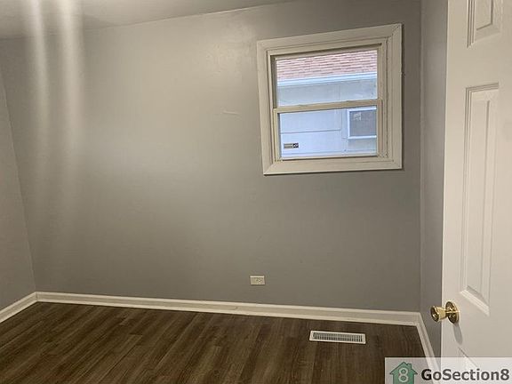 4th image of 14729 Lincoln Ave