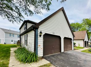 2450 Devonshire Ct, Aurora, IL 60502