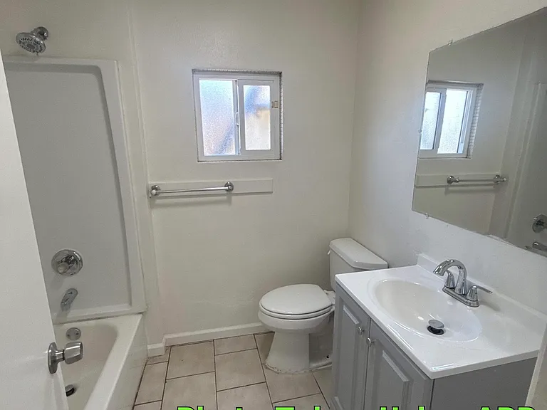 1301 Washington Ave #B — Photo 8