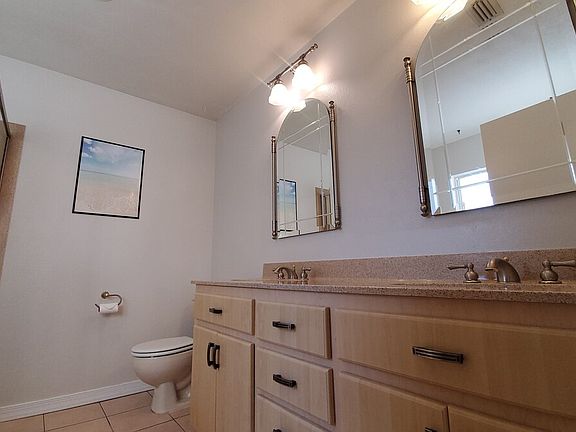 main en-suite bath