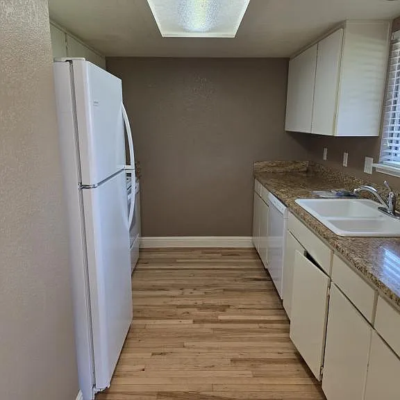 300 Shafer Ln #I3 — Photo 6