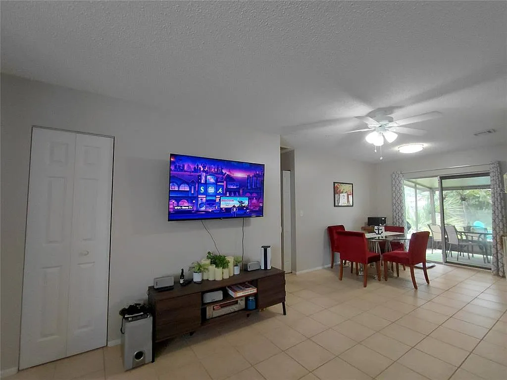 2 bed, 2.0 bath, 1049 sqft, $2,600 — Photo 3