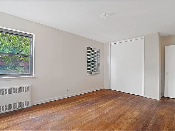 4th image of 133-27 Sanford Ave #21