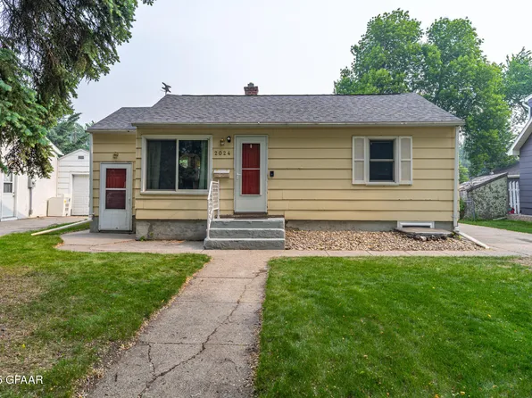 2024 1st Ave N, Grand Forks, ND 58203