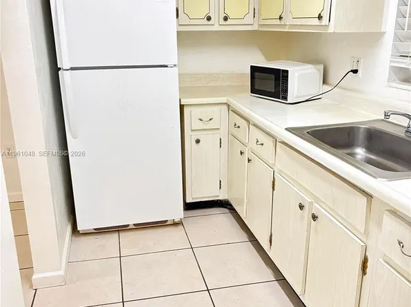 7430 SW 82nd St APT D103, Miami, FL 33143