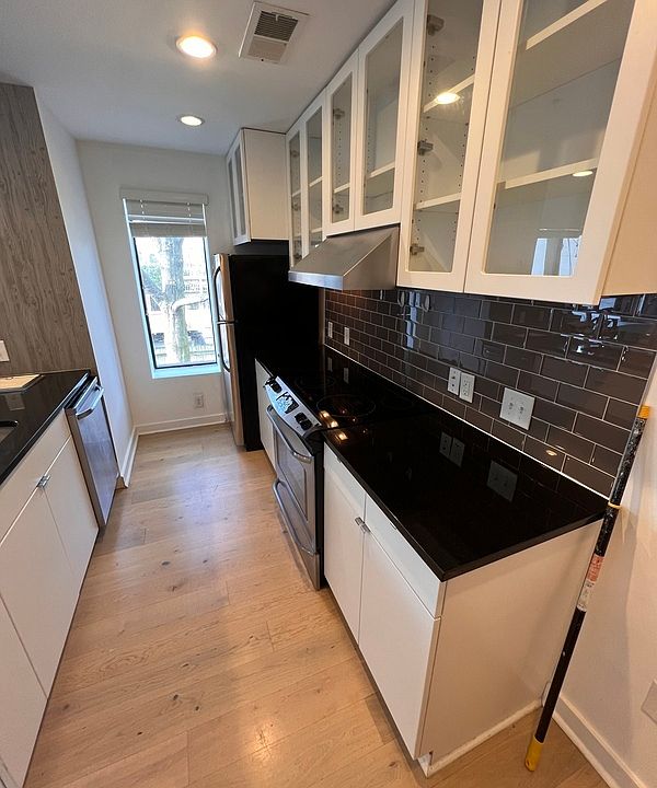 1st image of 418 N 25th St #210