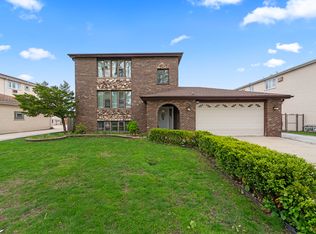 11201 S Helena Dr, Palos Hills, IL 60465